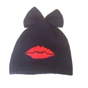 Betsey Johnson 💋&tell bow beanie